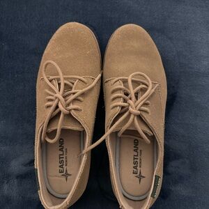Eastland Women's Tan Suede Oxfords‎